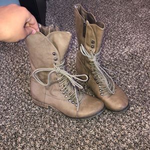 Combat boots